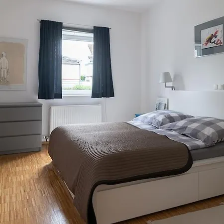 Spacious, Quiet 4 Flat Apartment *