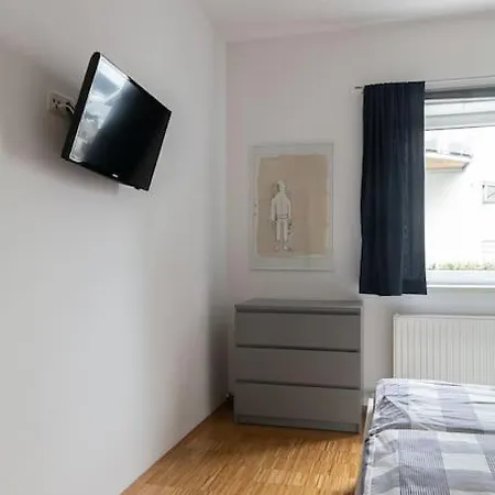 Spacious, Quiet 4 Flat Solnohrad