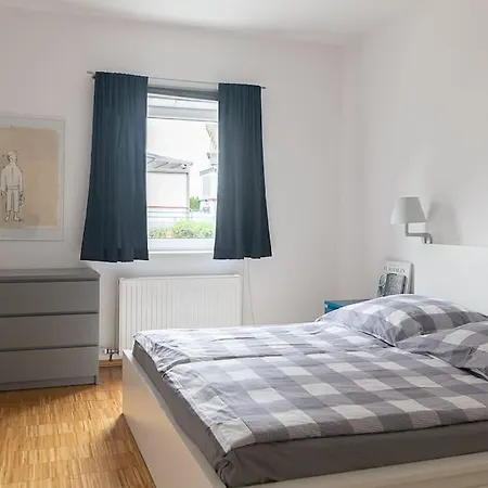 Spacious, Quiet 4 Flat *