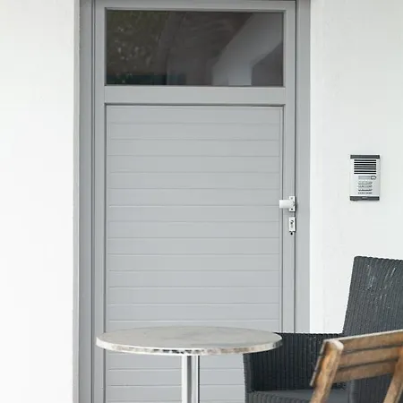 Spacious, Quiet 4 Flat *